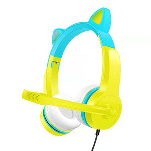 sur la tête casque filaire